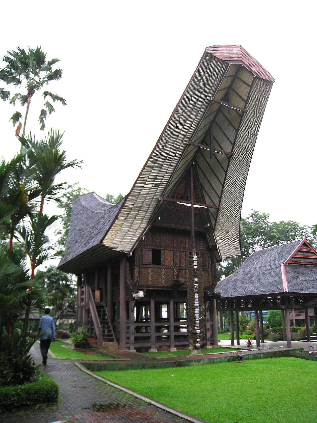 Rumah tradisional Toraja di Anjungan Sulawesi Selatan TMII