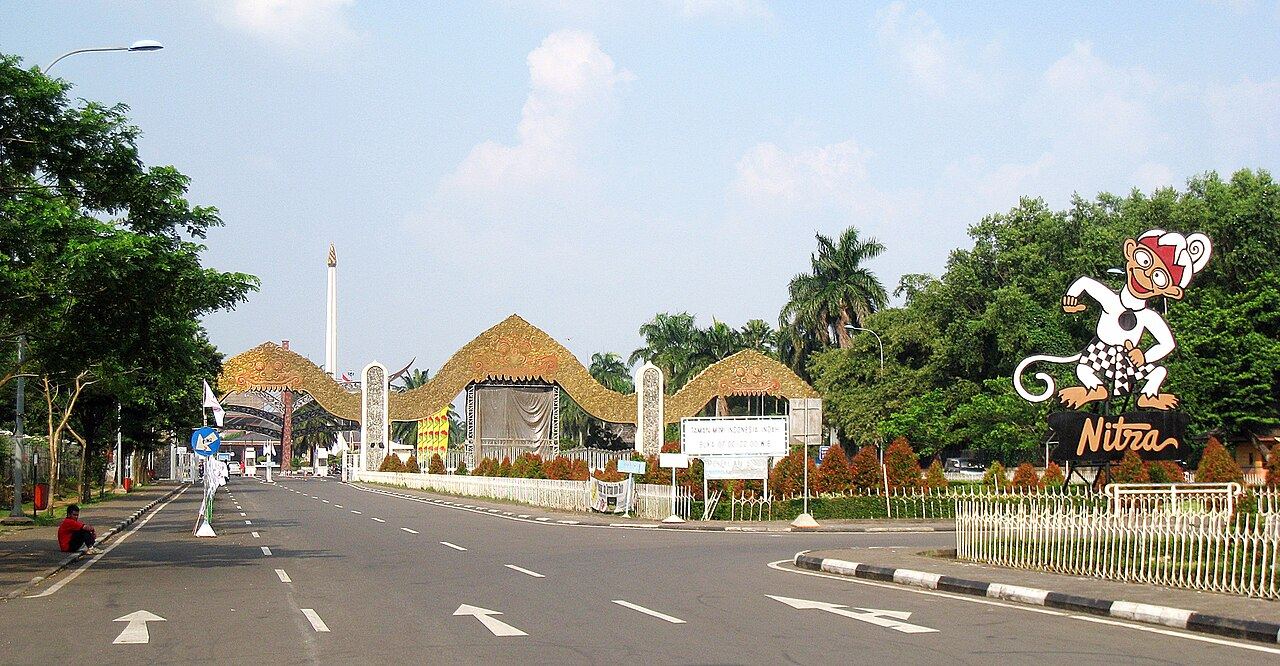 Gerbang utama Taman Mini Indonesia Indah di Jakarta